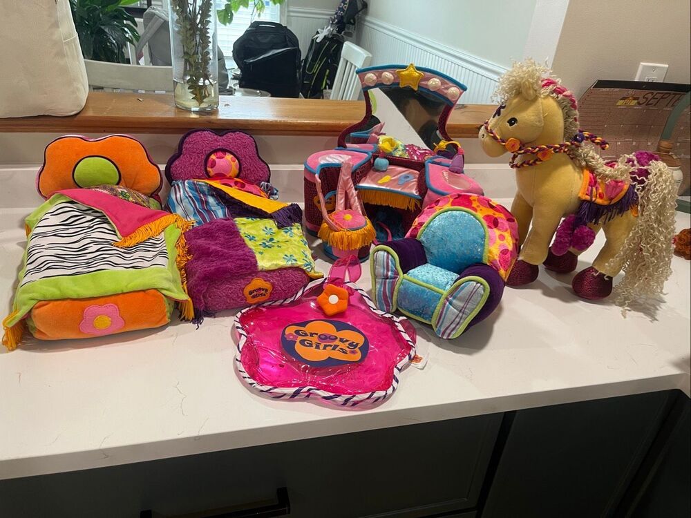 Groovy Girls Manhattan Toy Furniture Accessory Bundle Vanity Horse Beds Chair Y2